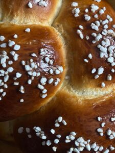טיפים לקליעת חלה מושלמת – המדריך המלא למתחילים ולמתקדמים